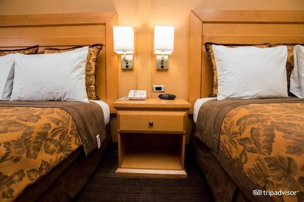 Anaheim Islander Inn And Suites 29/58
