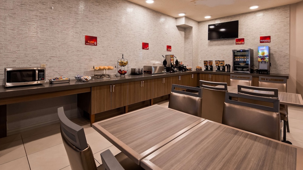 Best Western Plus New Cumberland Inn & Suites 5/35
