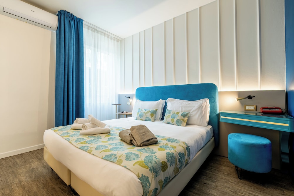 Basic, Queen Bed, No Balcony