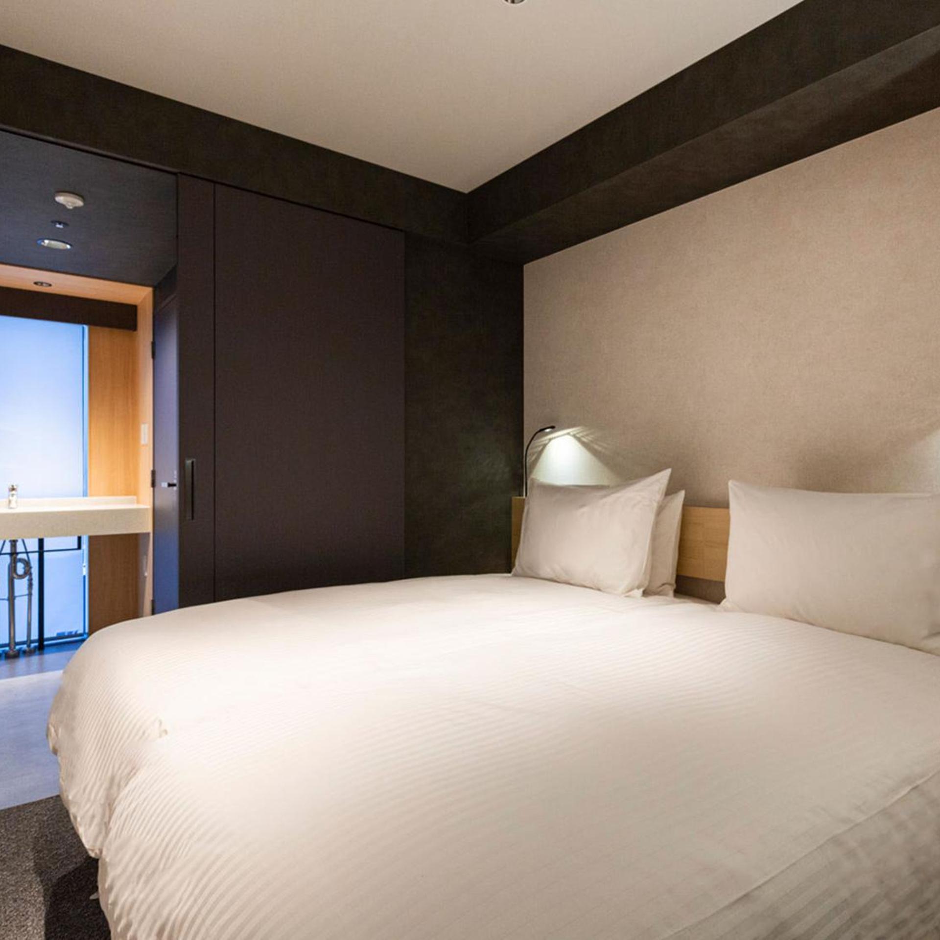 Hollywood, Standard, Twin Beds
