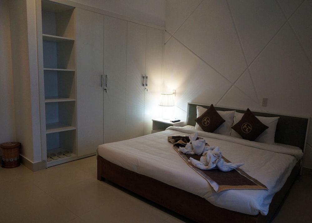 Poetic Hue Hotel 22/50
