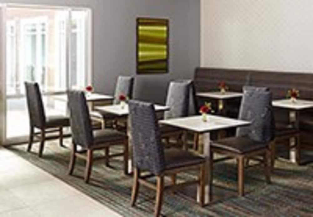 Residence Inn Charlotte Airport 33/40