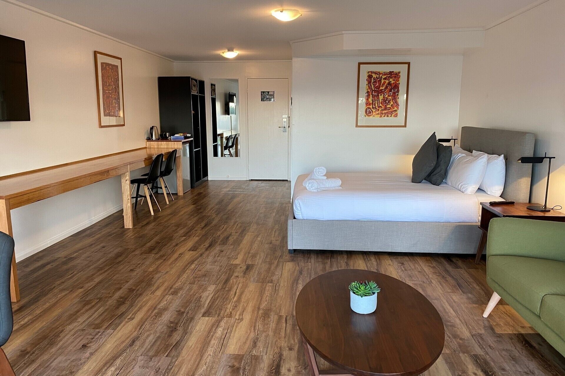 Suite, Queen Bed, Bay View