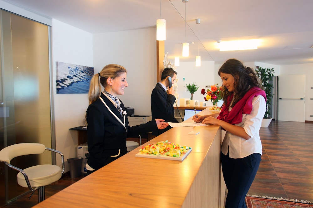 Sciali Hotel 8/50
