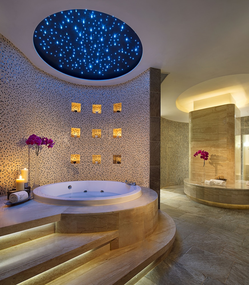 swimming pool spa