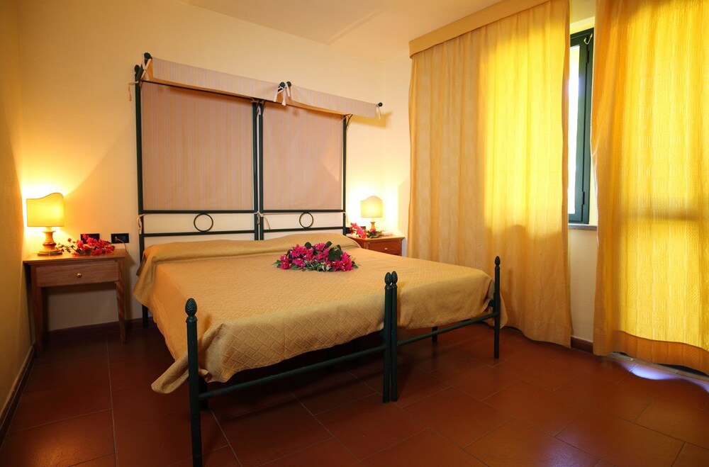 Marina Del Marchese Beach Resort 38/62