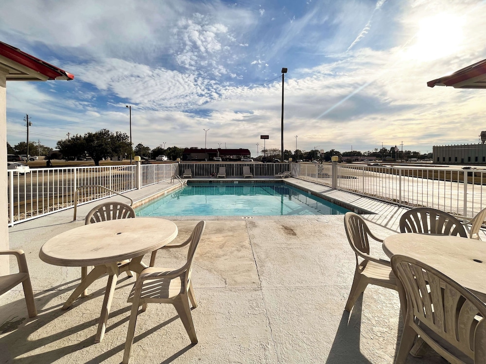 Motel6 Abbeville, AL 32/36