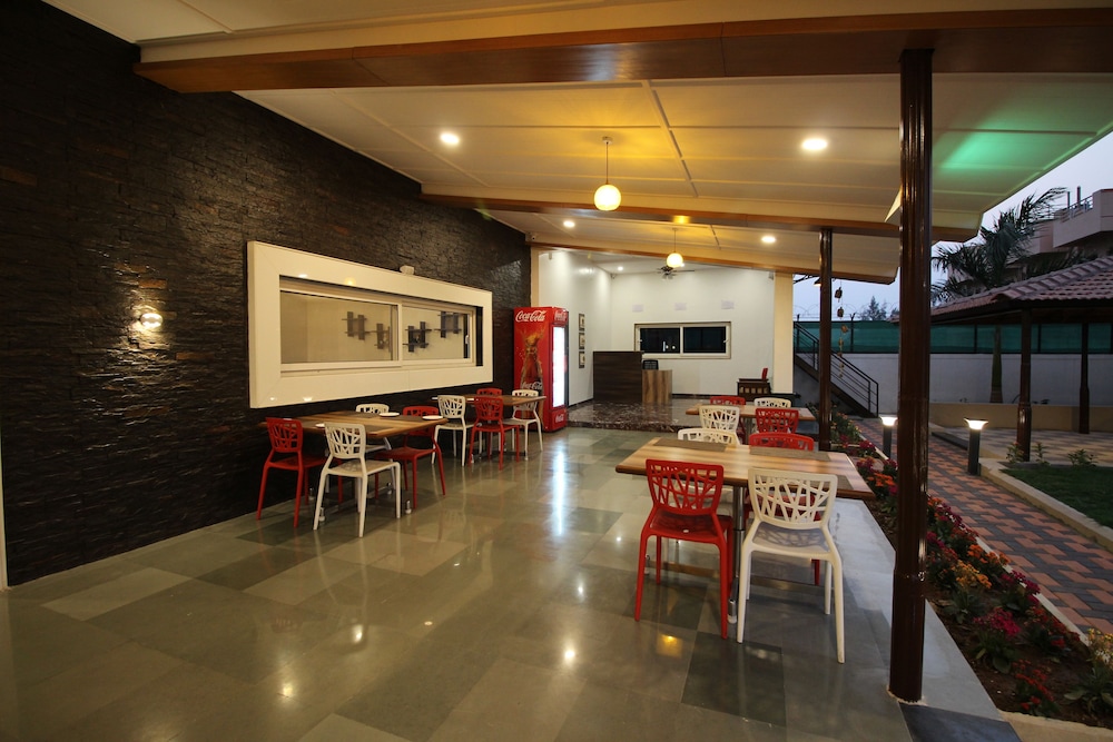 Hotel Majestique Pune 20/33