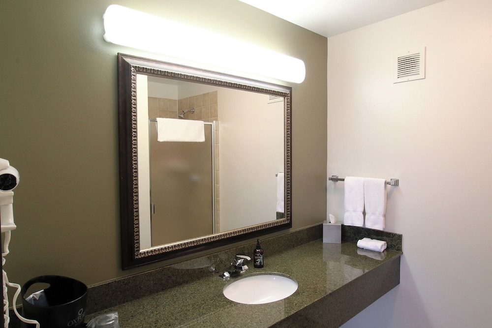 Oxford Suites Spokane Valley 62/64