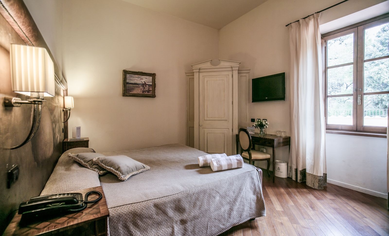 CLASSIC, QUEEN BED