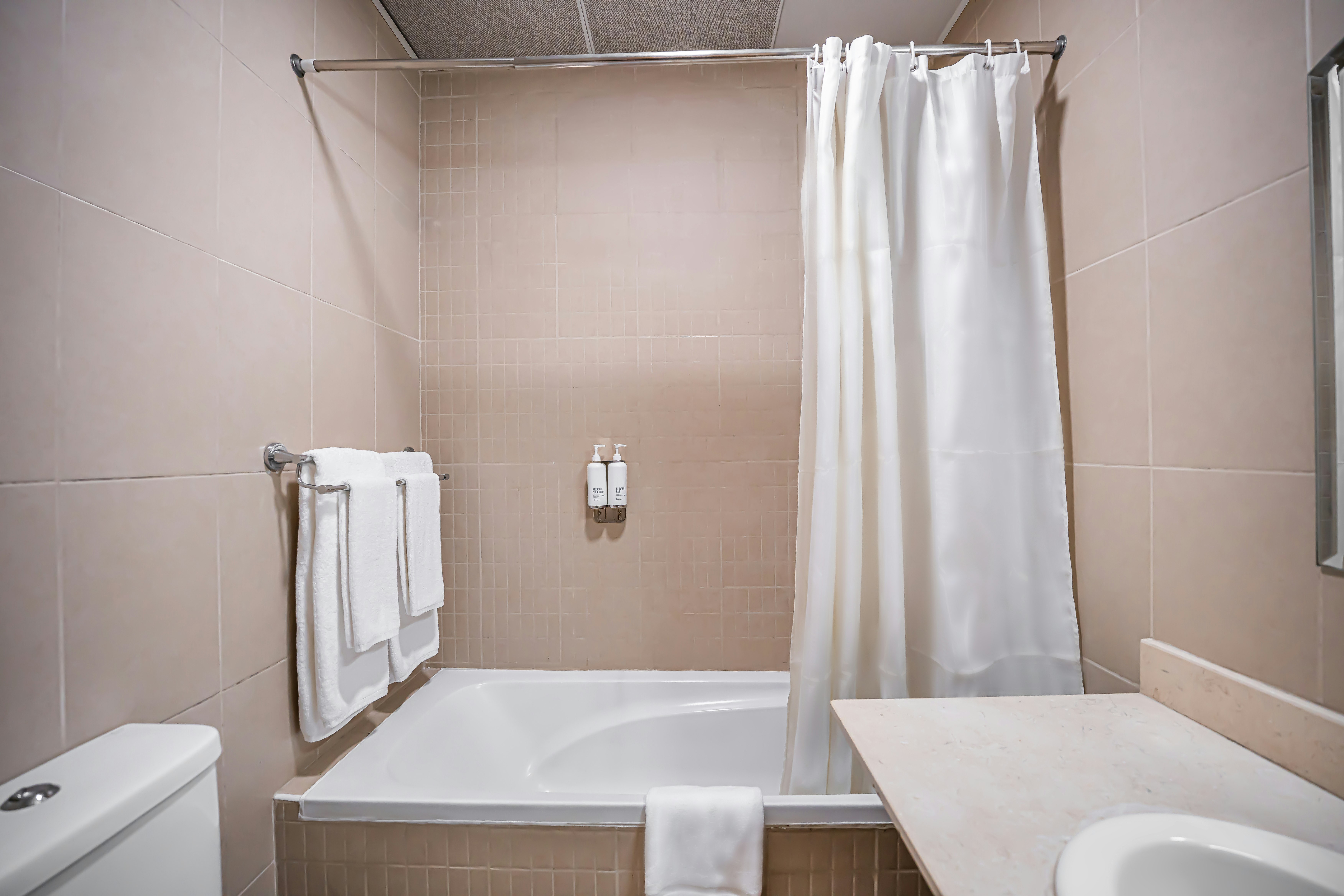Kingsgate Hotel Doha 75/81