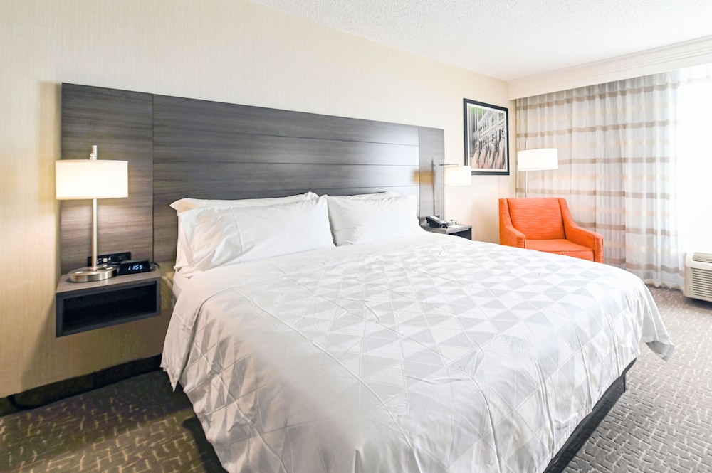 غرفة قياسية بسرير مزدوج، Holiday Inn Charlottesville-Univ Area 5/9