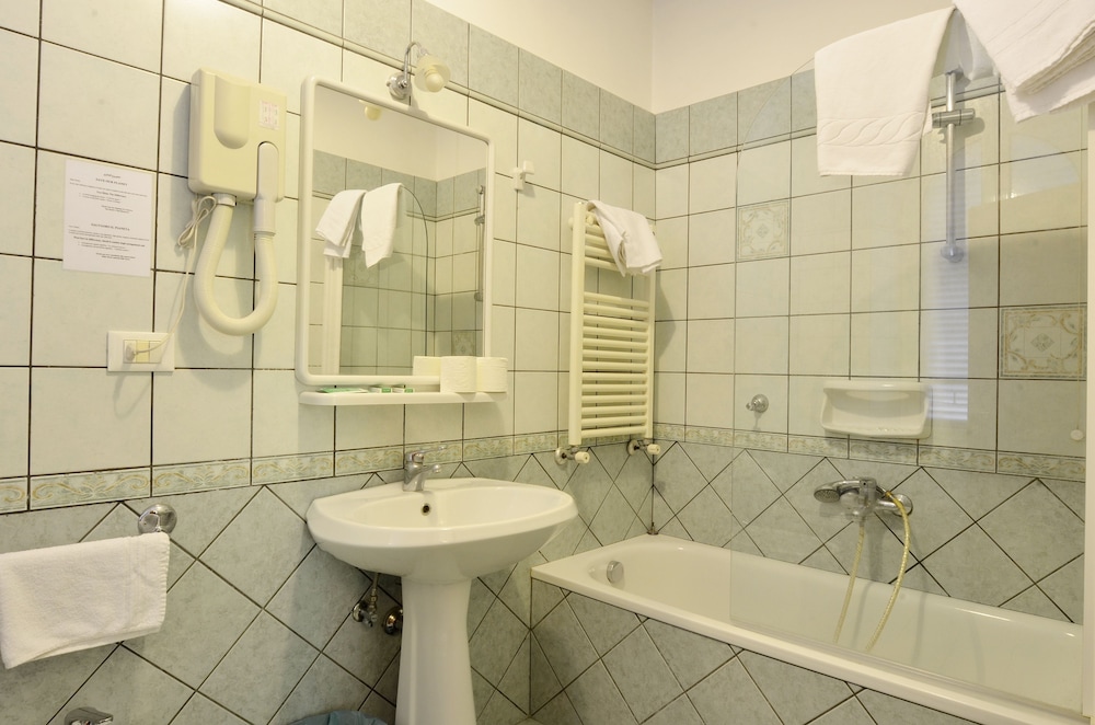 Tirreno Hotel 13/70