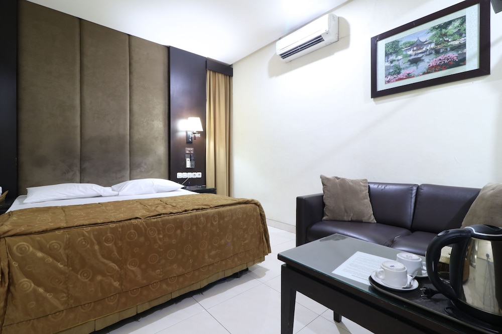 C'One Hotel Pulomas 6/18