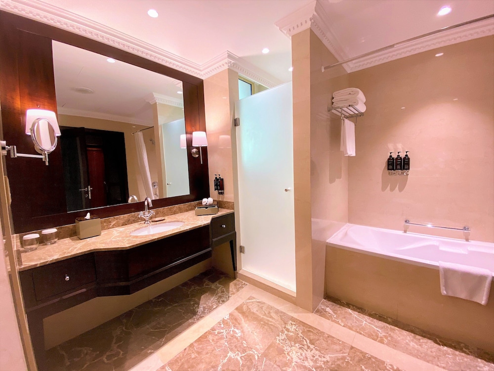 Millennium Hotel Doha 6/90