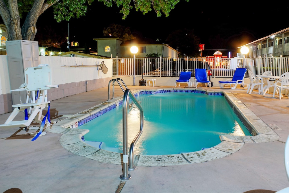 Motel6 Bishop, CA 25/33
