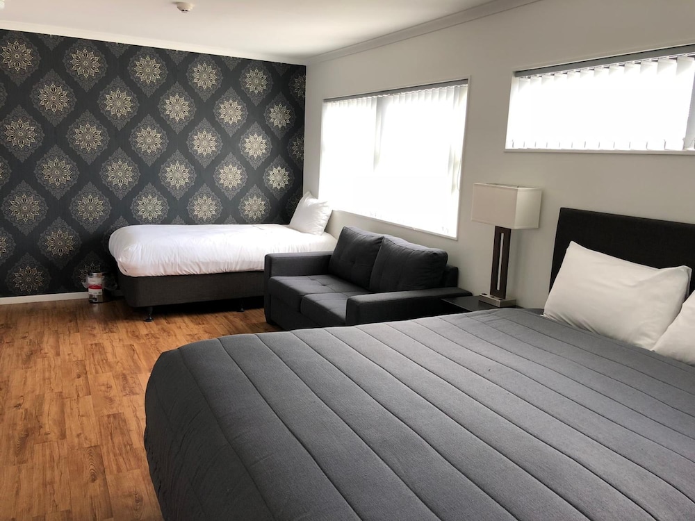 Uni Motel 8/45