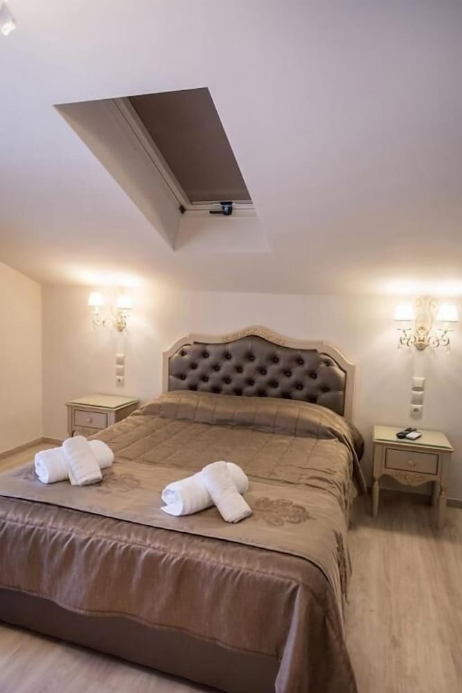 Pirofani Hotel 9/50