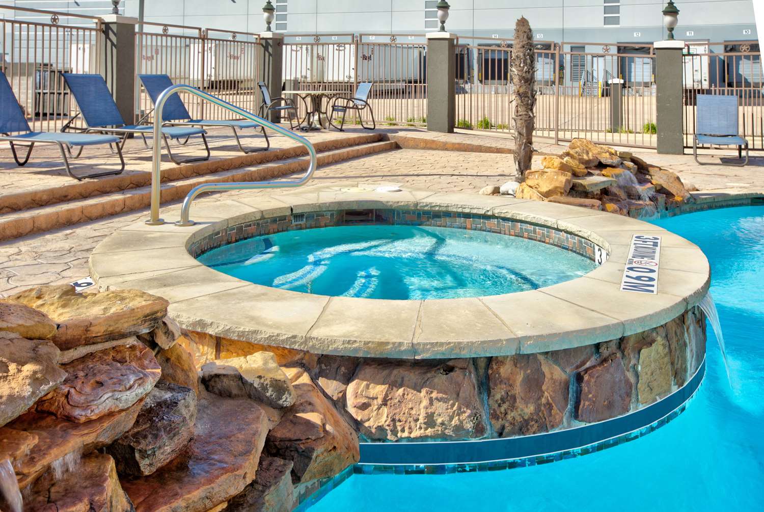 La Quinta Inn & Suites by Wyndham Dallas Grand Prairie South 44/44