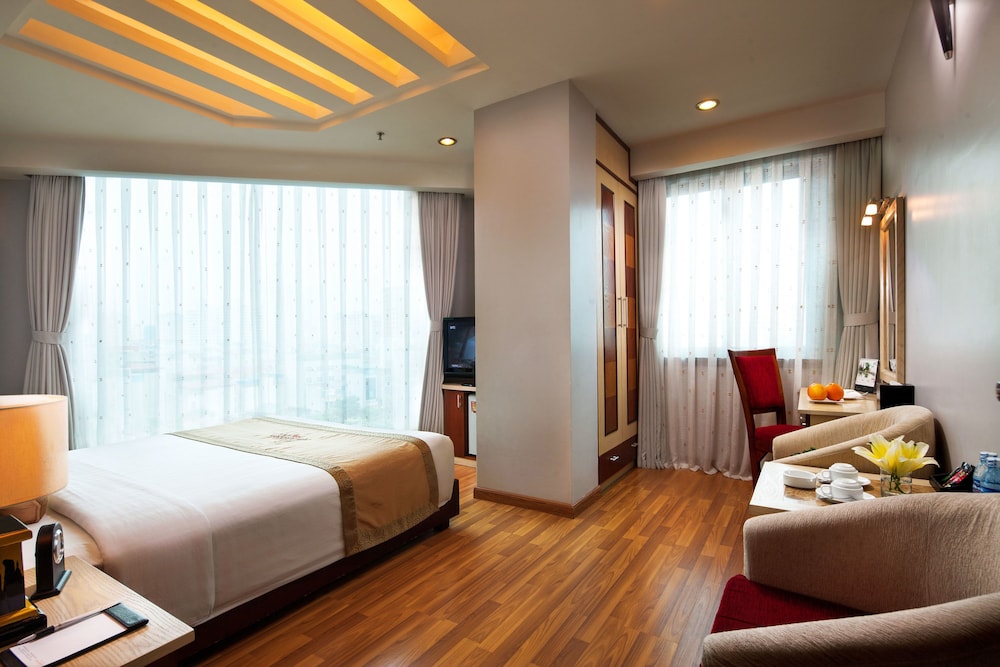 Luxeden Hotel 11/65