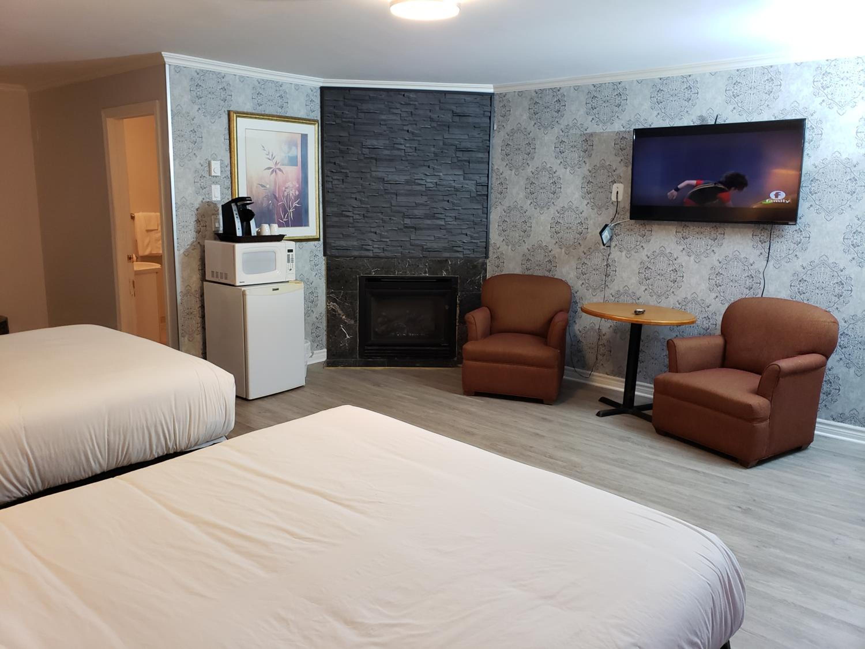 Regency Inn & Suites 20/33
