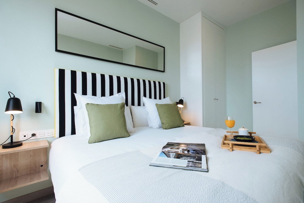 SUPERIOR, APARTMENT, MULTIPLE BEDS