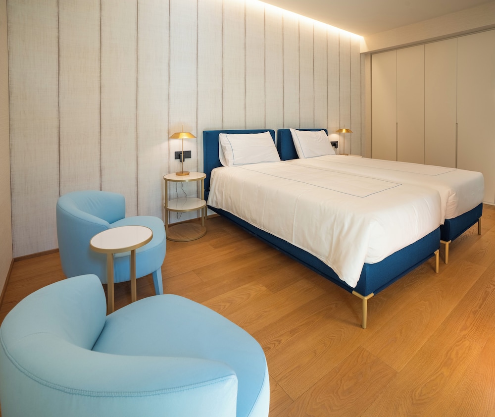2 Bedrooms, Master, Suite, King and Twin Beds, Sea Side, Gallia Palace Hotel 4/4