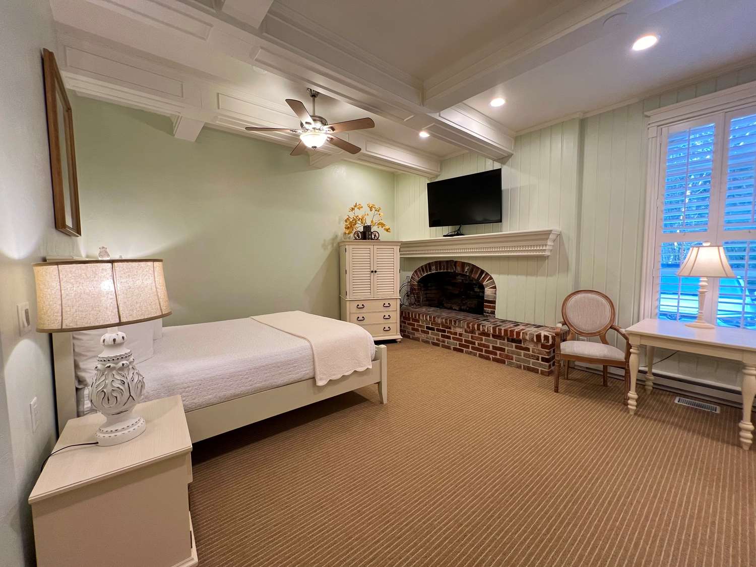 Best Western Grandma's Feather Bed 26/44