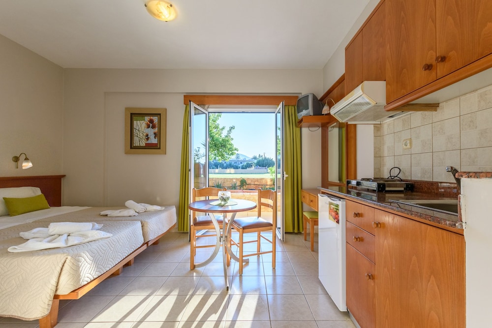 Danelis Studios & Apartments 12/55