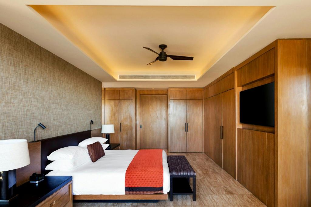 Luxury, Suite, King Bed, Resort View, Sofa, Terrace, Ground Floor، JW Marriott Los Cabos Beach Resort and Spa 3/6