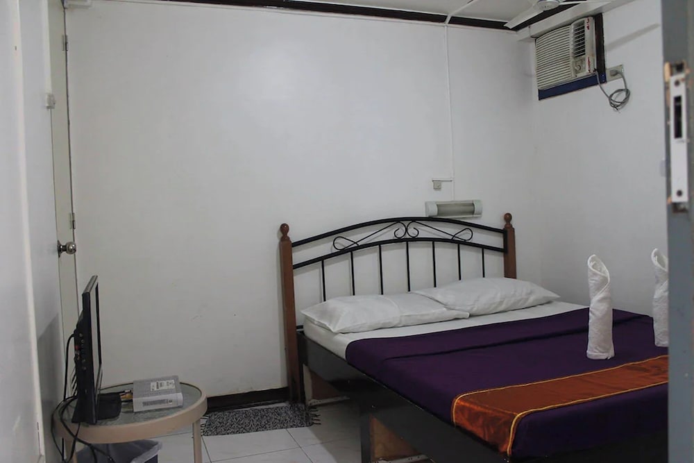 St. Nicolas Inn CDO City Center 20/55