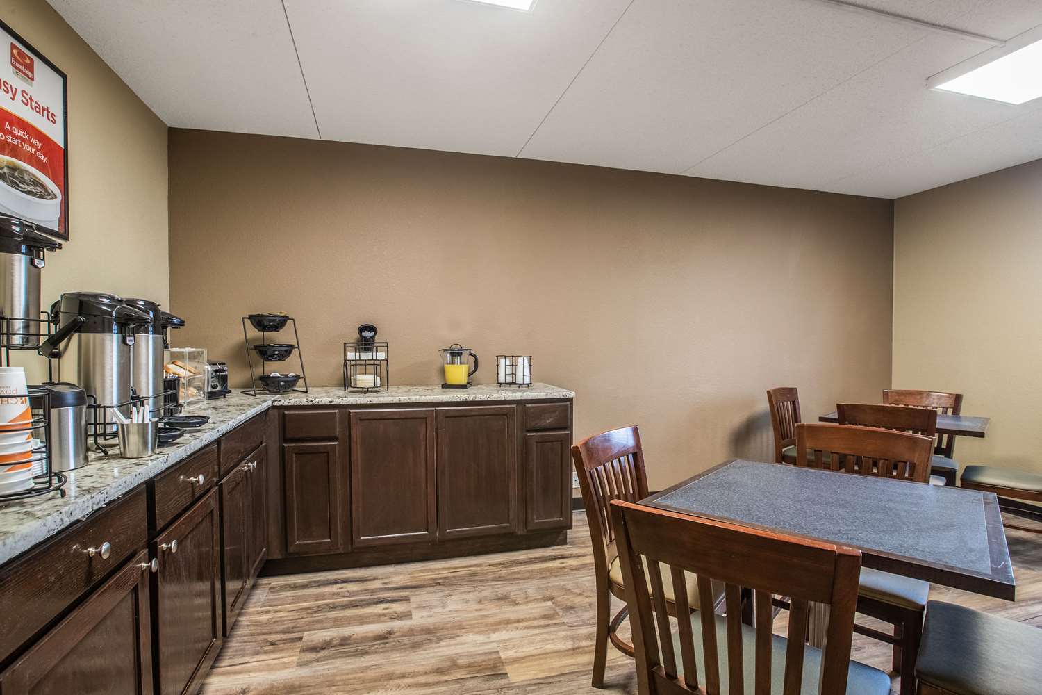 Econo Lodge Albert Lea 8/17