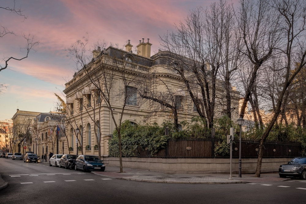 Santo Mauro, a Luxury Collection Hotel, Madrid 75/81