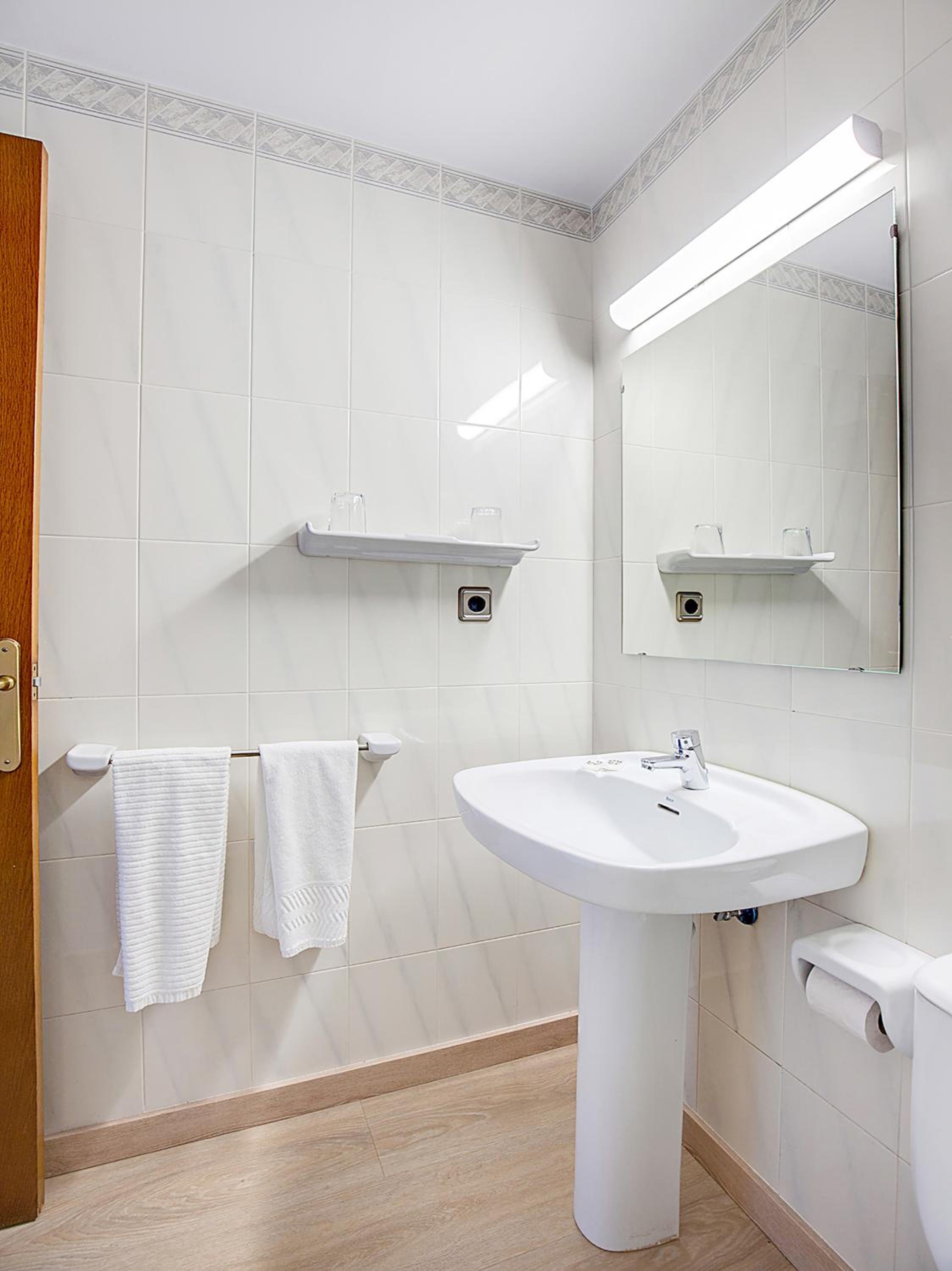 Hotel Restaurante Blanc I Negre 2 38/43