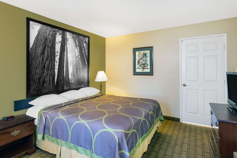 Super 8 by Wyndham Corning 8/25