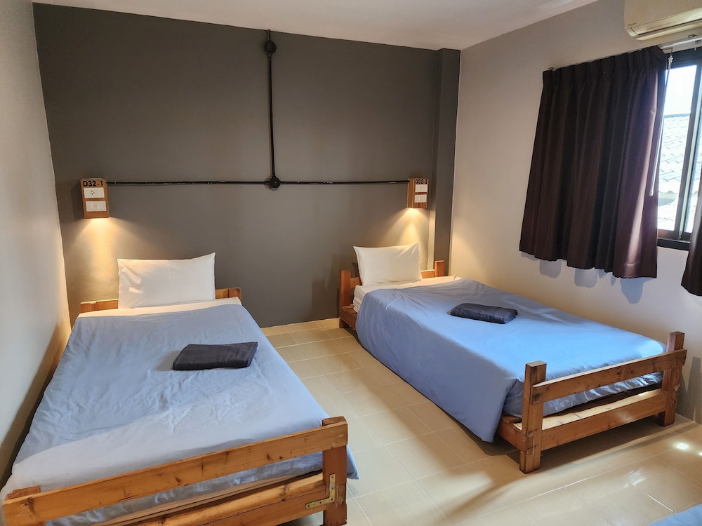 لوفت ثلاثي بثلاثة أسرّة، Dfeel Hostel 4/10