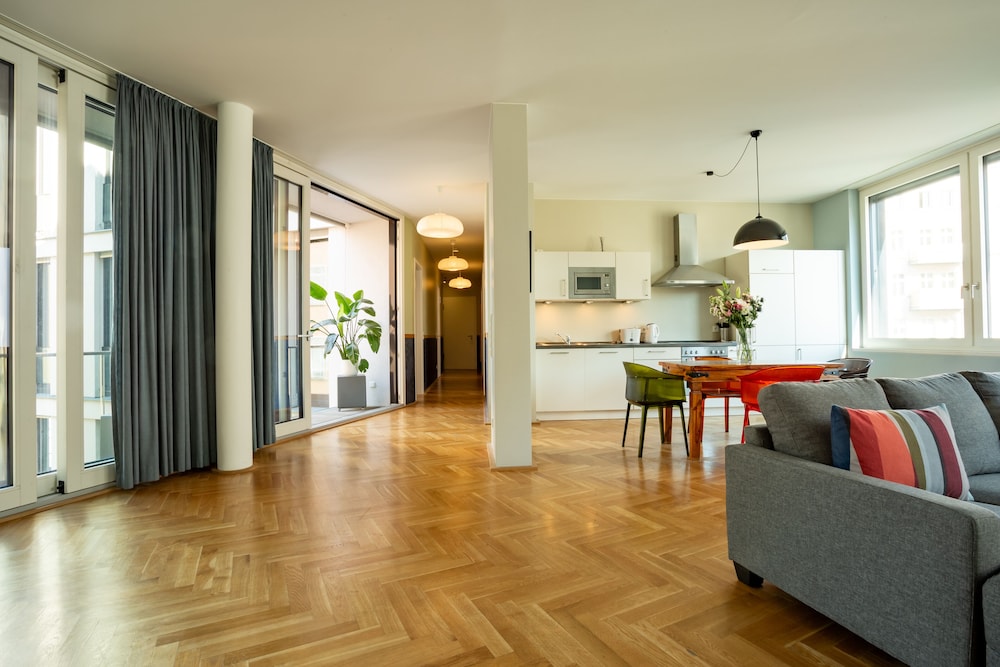 The Circus Apartments 43/86