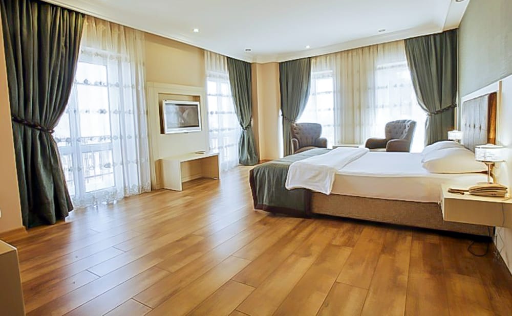 DELUXE, DOUBLE BED