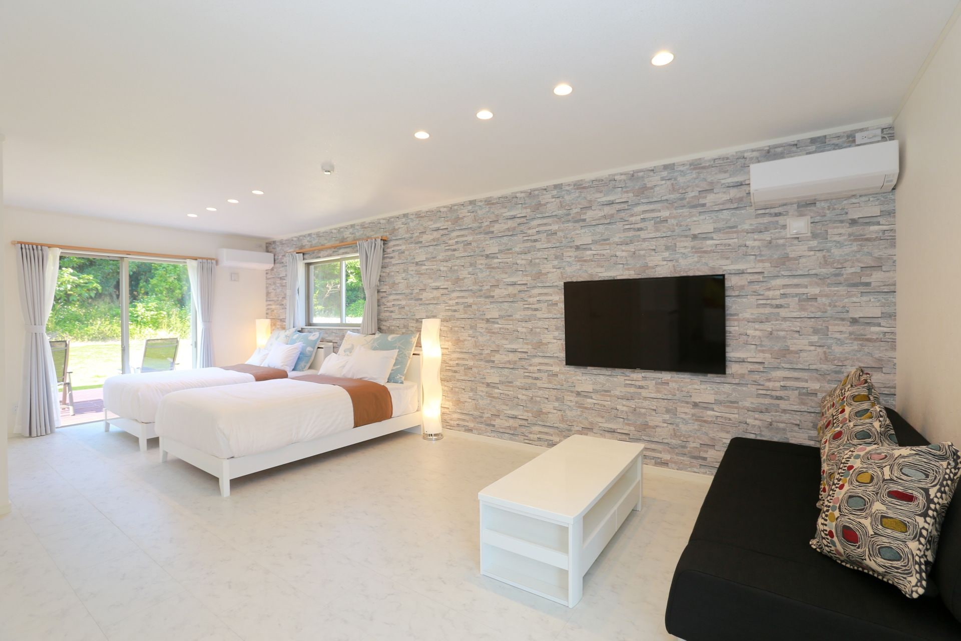 SEMI ROOM, PRIVATE, COTTAGE, 2 SEMI DOUBLE BEDS, SKYLINE VIEW