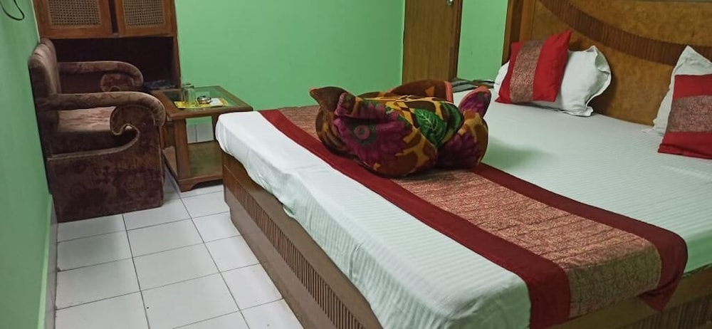 Hotel Delhi Regency 24/63