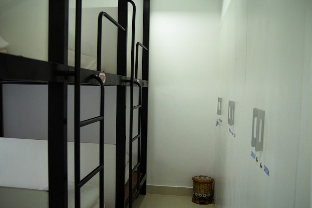 Poetic Hue Hotel 39/50