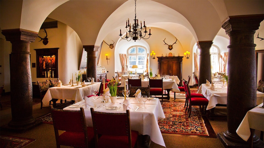 Hotel und Restaurant Burg Schnellenberg 38/54
