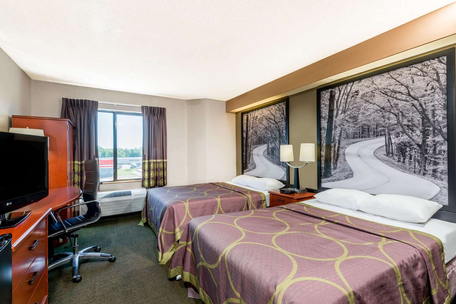 Super 8 by Wyndham Jasper 10/26