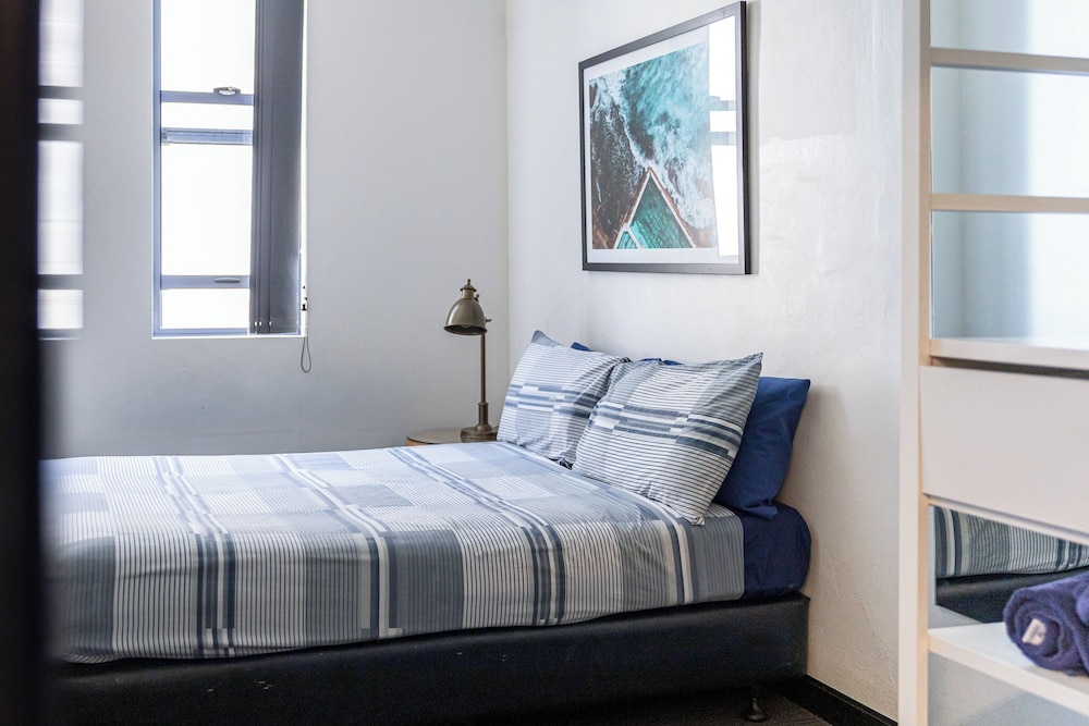 ROOM, DOUBLE BED
