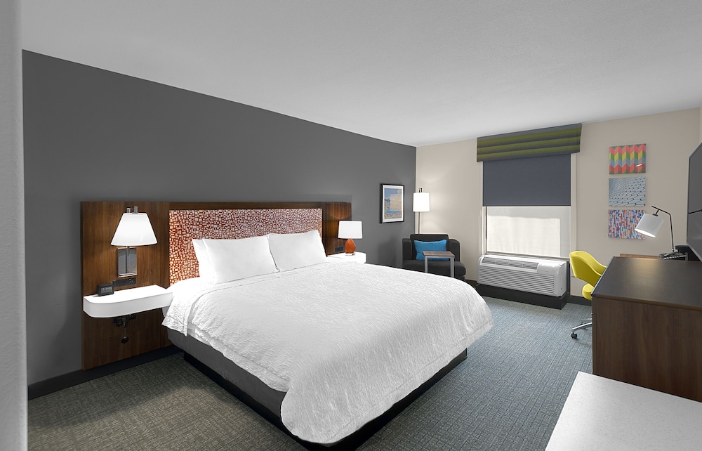 DELUXE, KING BED