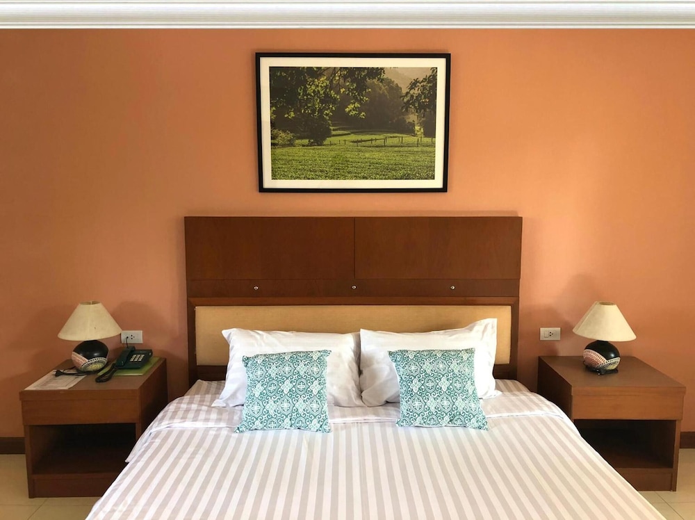 Tonwa Resort Hotel 11/55