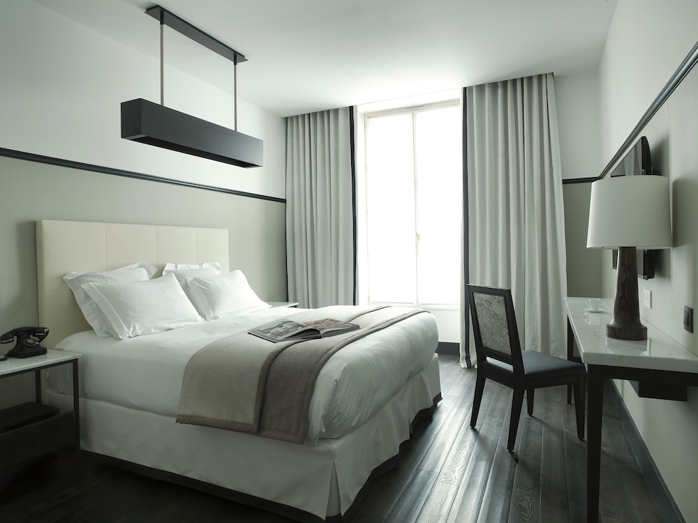 The Chess Hotel 10/44