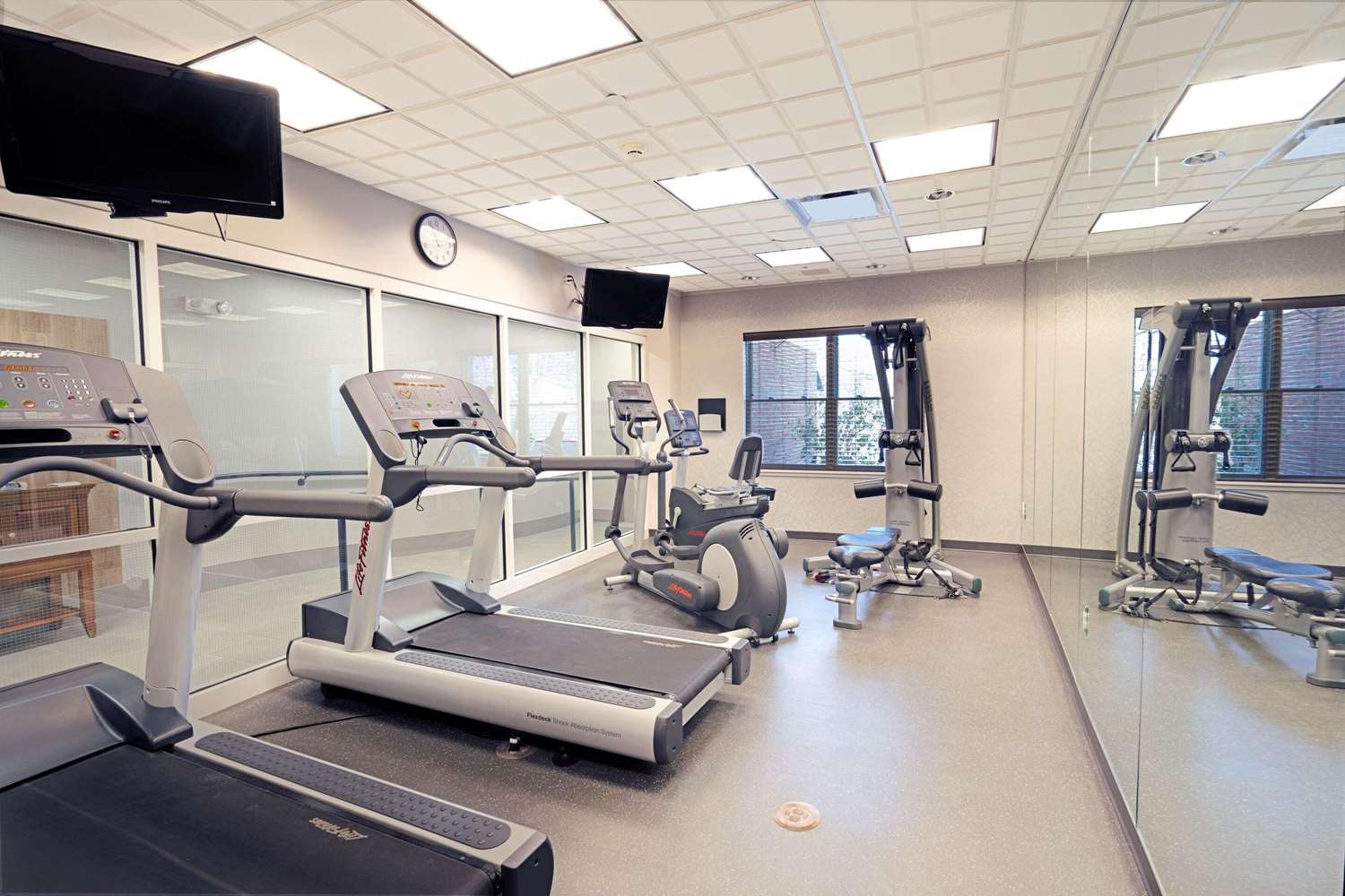 Country Inn and Suites by Radisson State College (Penn State Area), PA 20/28