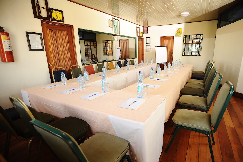 The Kenya Comfort Hotel Suites 68/78