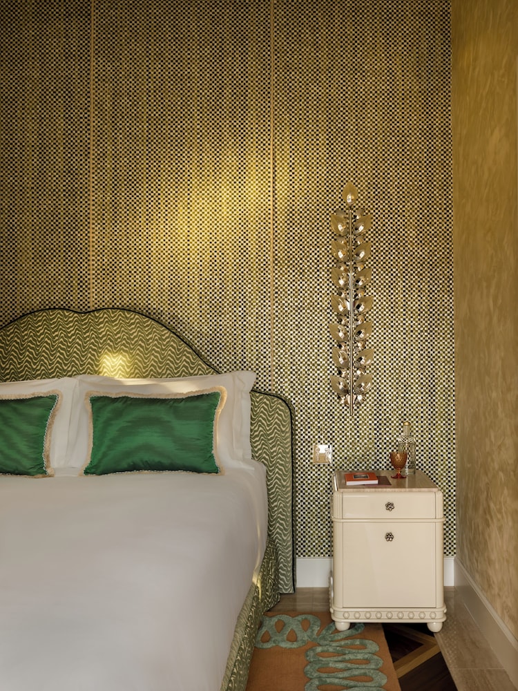 Roman, Suite, Double Bed